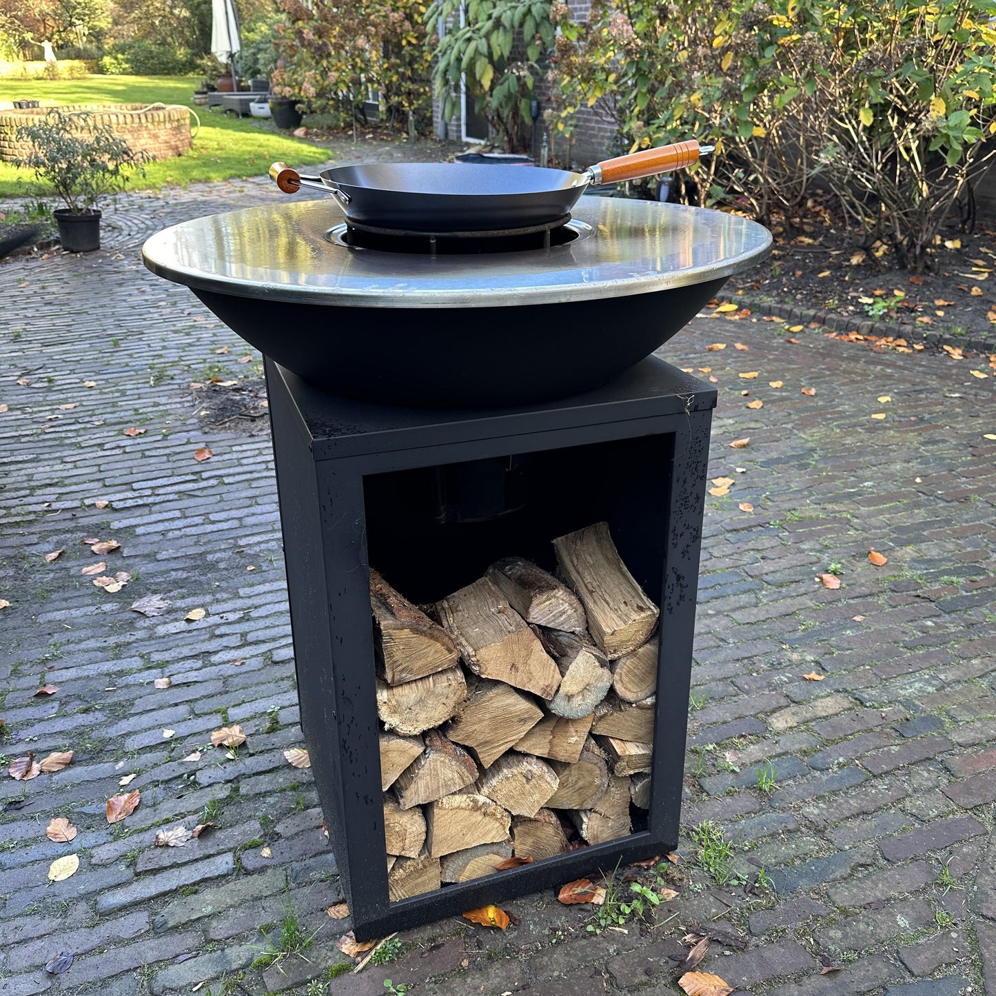 Brasero BBQ Plancha Grill Amigo - Con tapa y depósito de leña Ø67cm