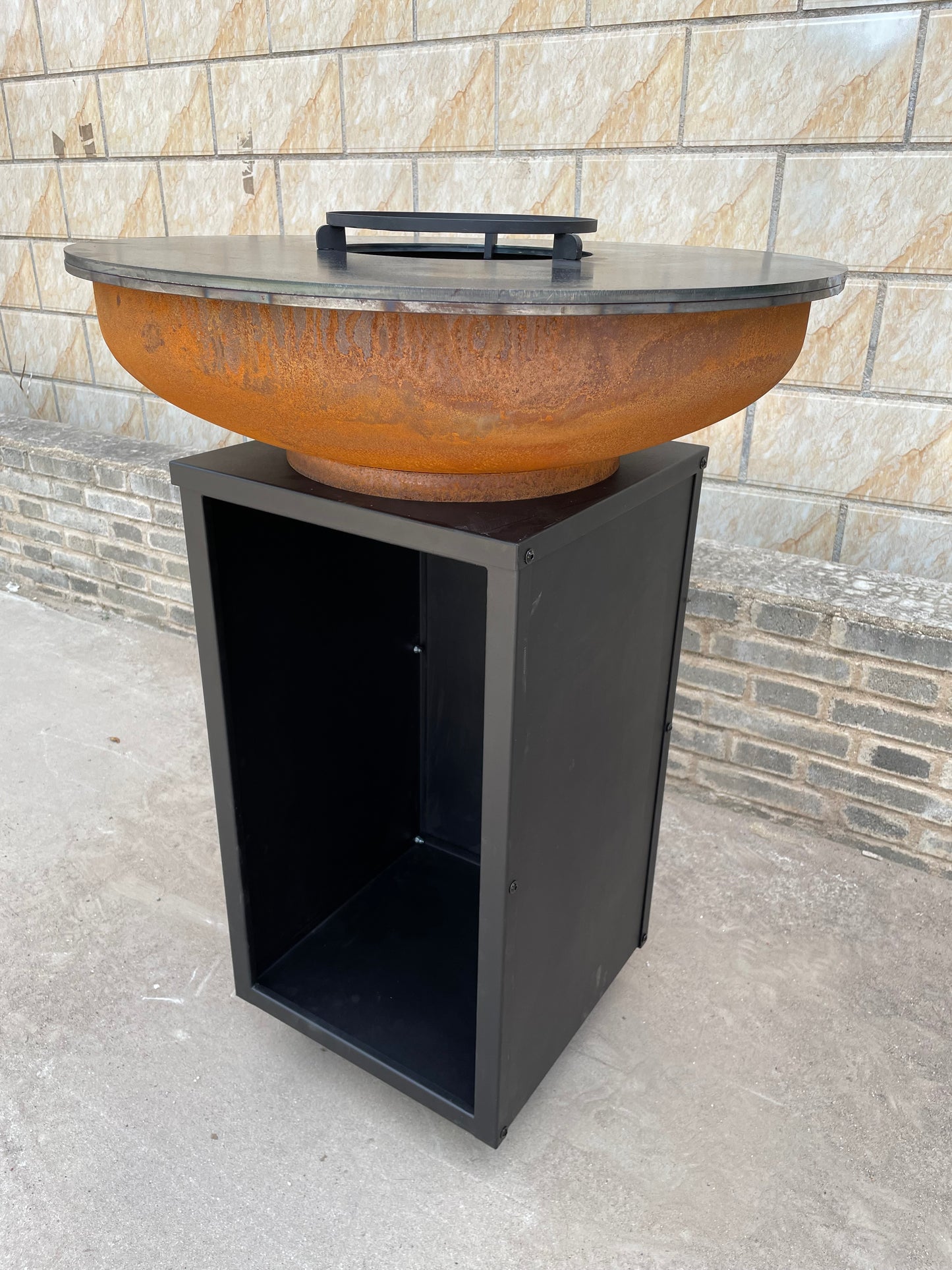 Brasero BBQ Plancha Grill Acero Corten Camarada 2.0 - Con tapa y depósito de leña Ø70cm