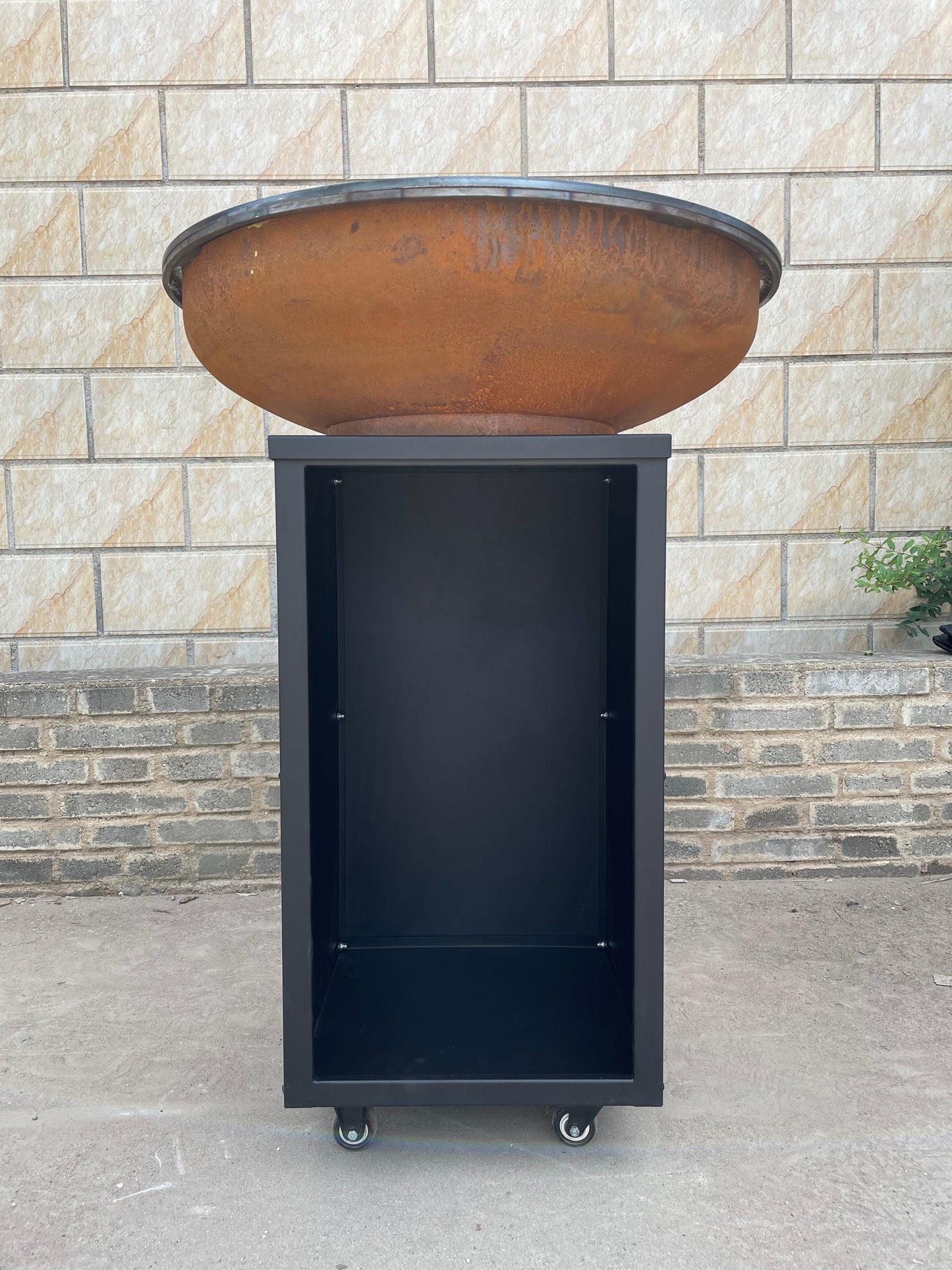 Brasero BBQ Plancha Grill Acero Corten Camarada 2.0 - Con tapa y depósito de leña Ø70cm