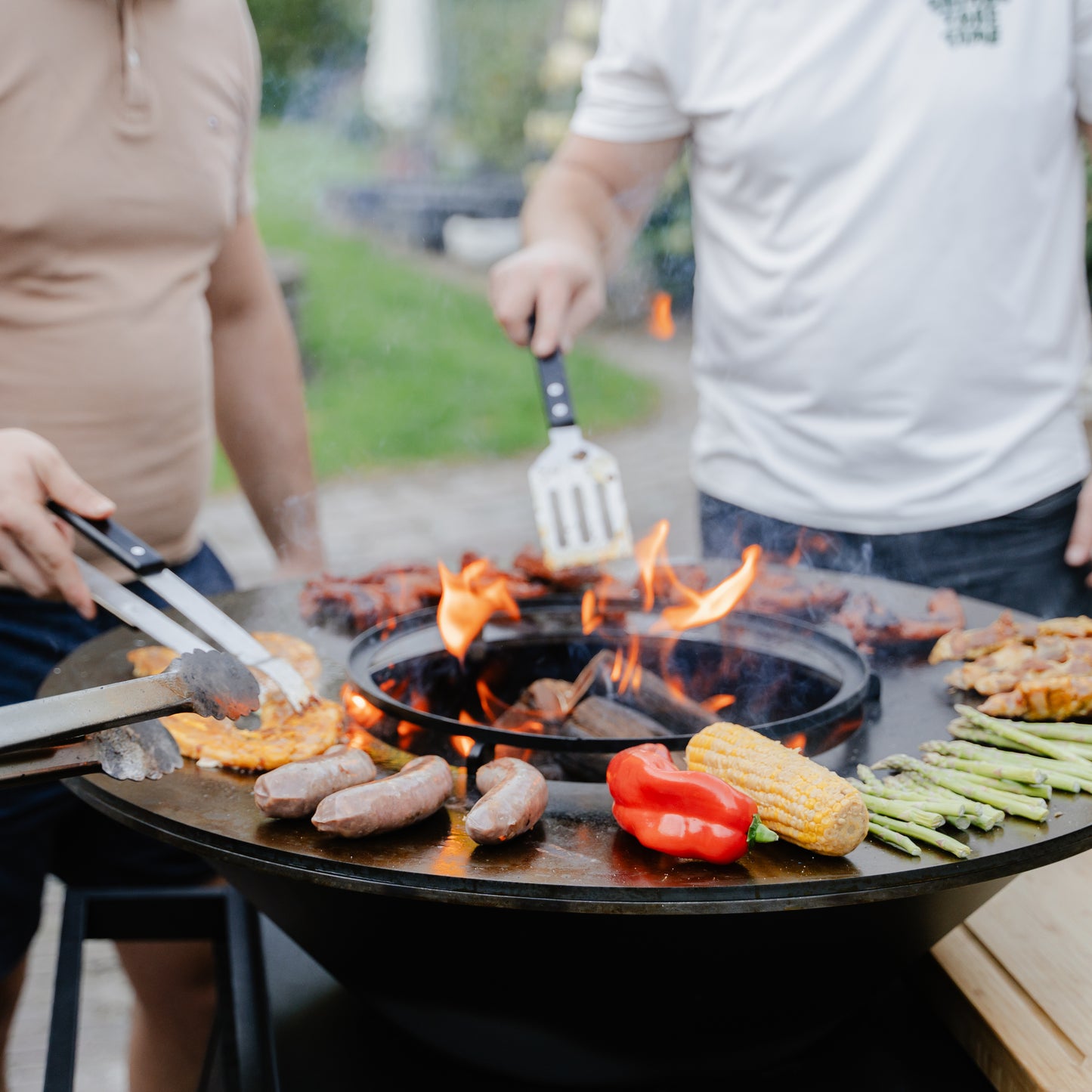 BBQ Plancha Grill Big Jack Black 2.0 - Con tapa y leñero