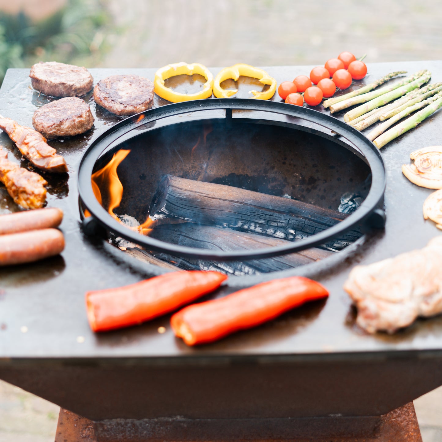 BBQ Plancha Grill Acero Corten Bilbao - Con tapa y depósito de leña 65 x 65cm