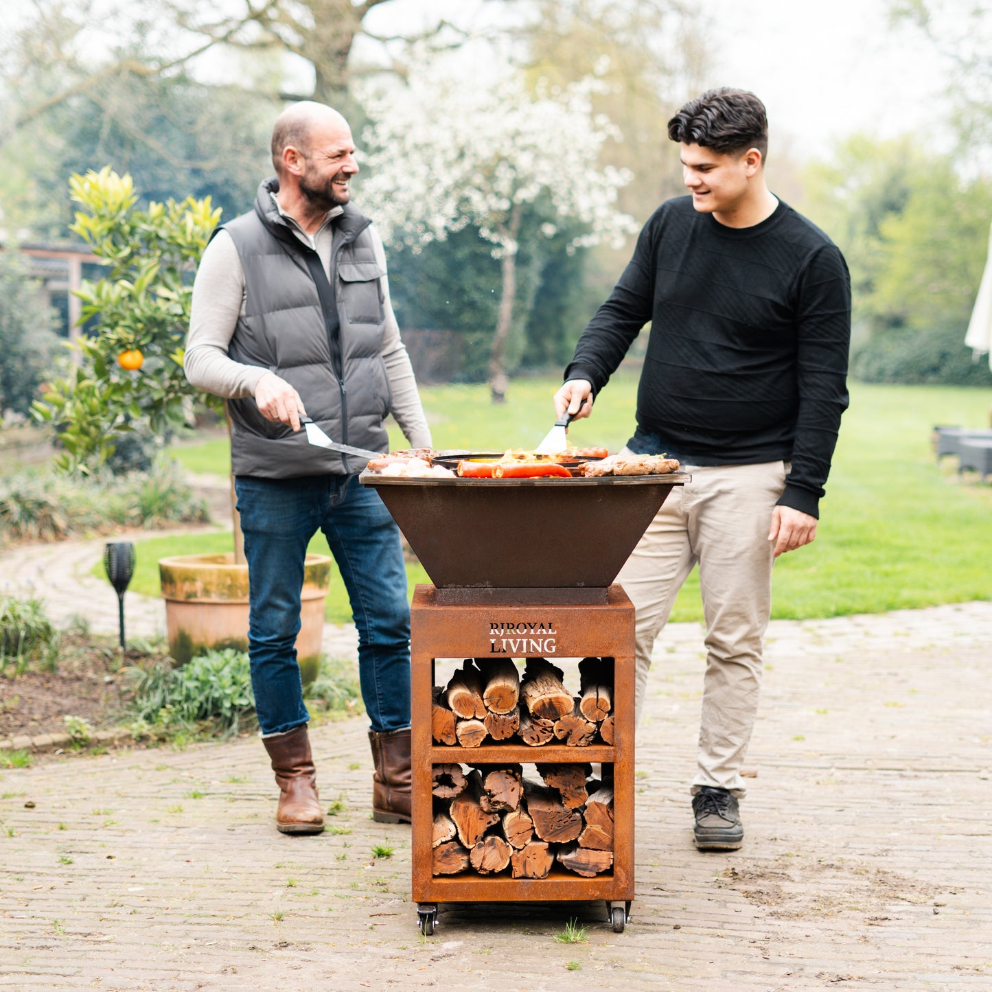 BBQ Plancha Grill Acero Corten Bilbao - Con tapa y depósito de leña 65 x 65cm