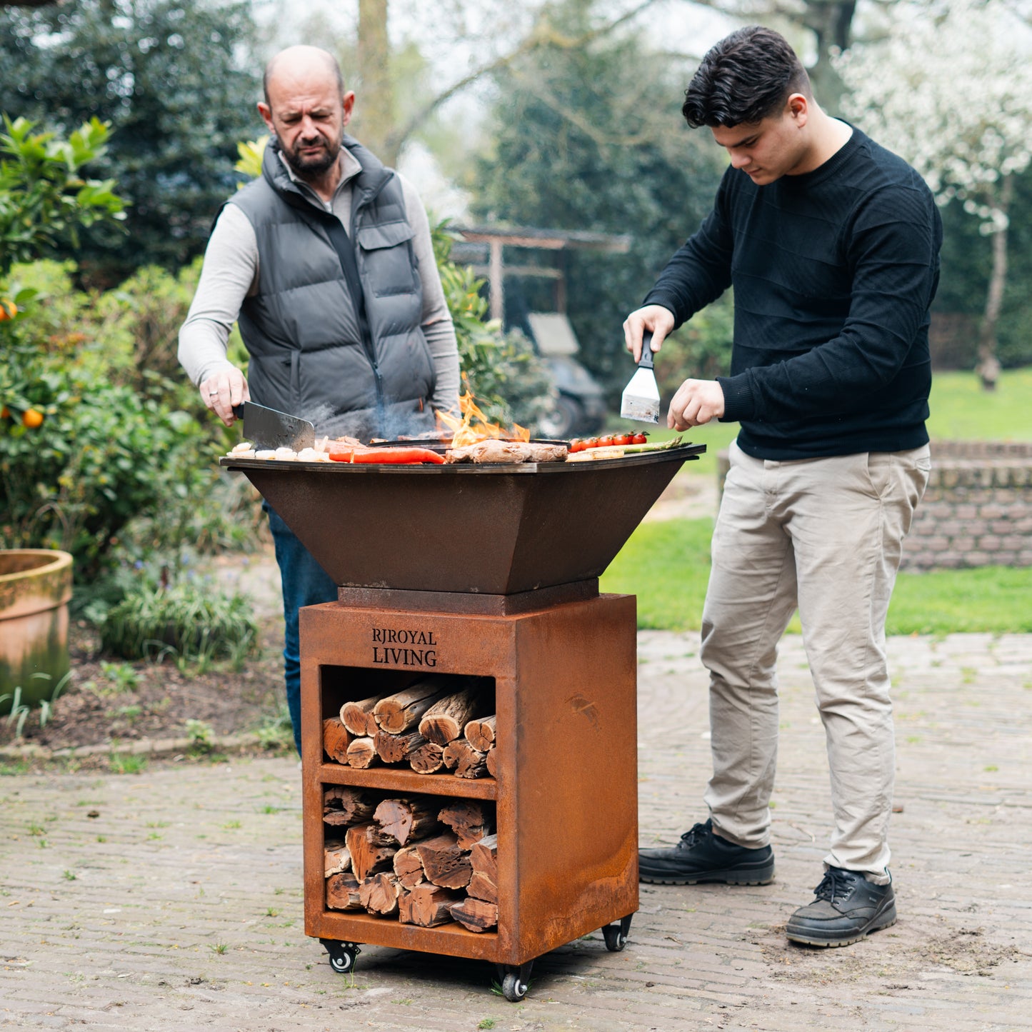 BBQ Plancha Grill Acero Corten Bilbao - Con tapa y depósito de leña 65 x 65cm