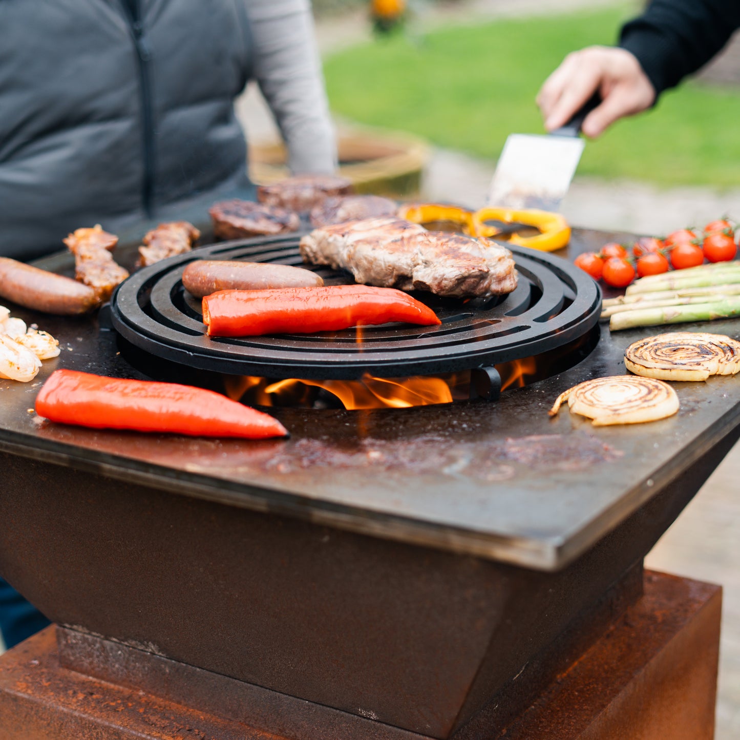BBQ Plancha Grill Acero Corten Bilbao - Con tapa y depósito de leña 65 x 65cm