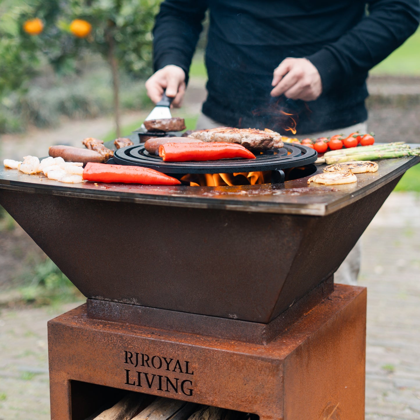 BBQ Plancha Grill Acero Corten Bilbao - Con tapa y depósito de leña 65 x 65cm