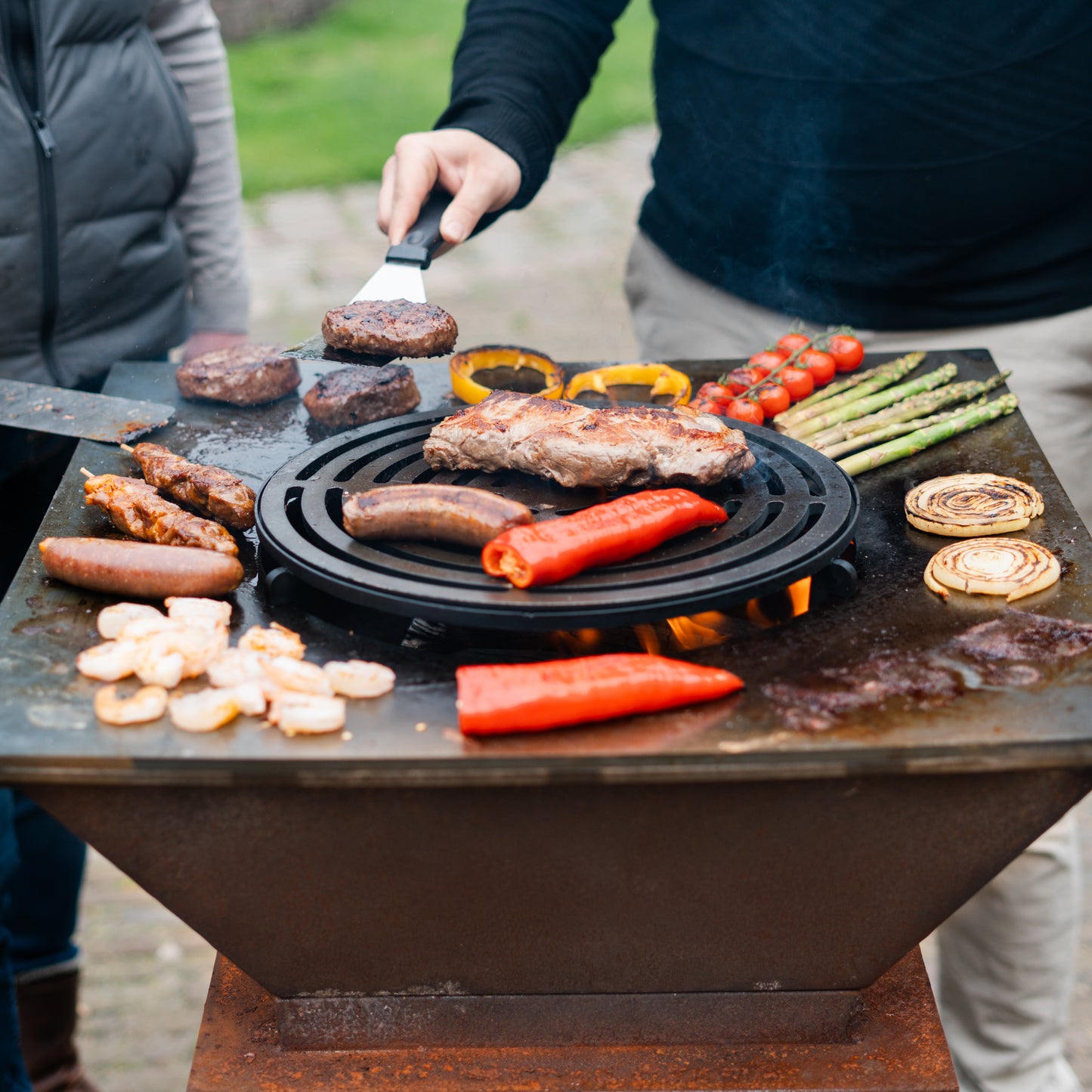 BBQ Plancha Grill Acero Corten Bilbao - Con tapa y depósito de leña 65 x 65cm