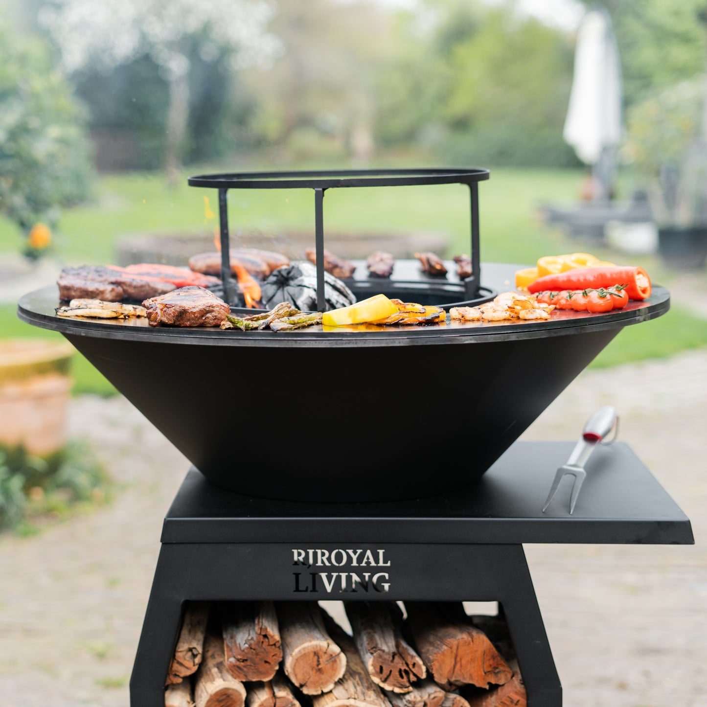 Brasero BBQ Plancha Grill Compañero XXL Blackline - Con tapa y depósito de leña Ø80cm