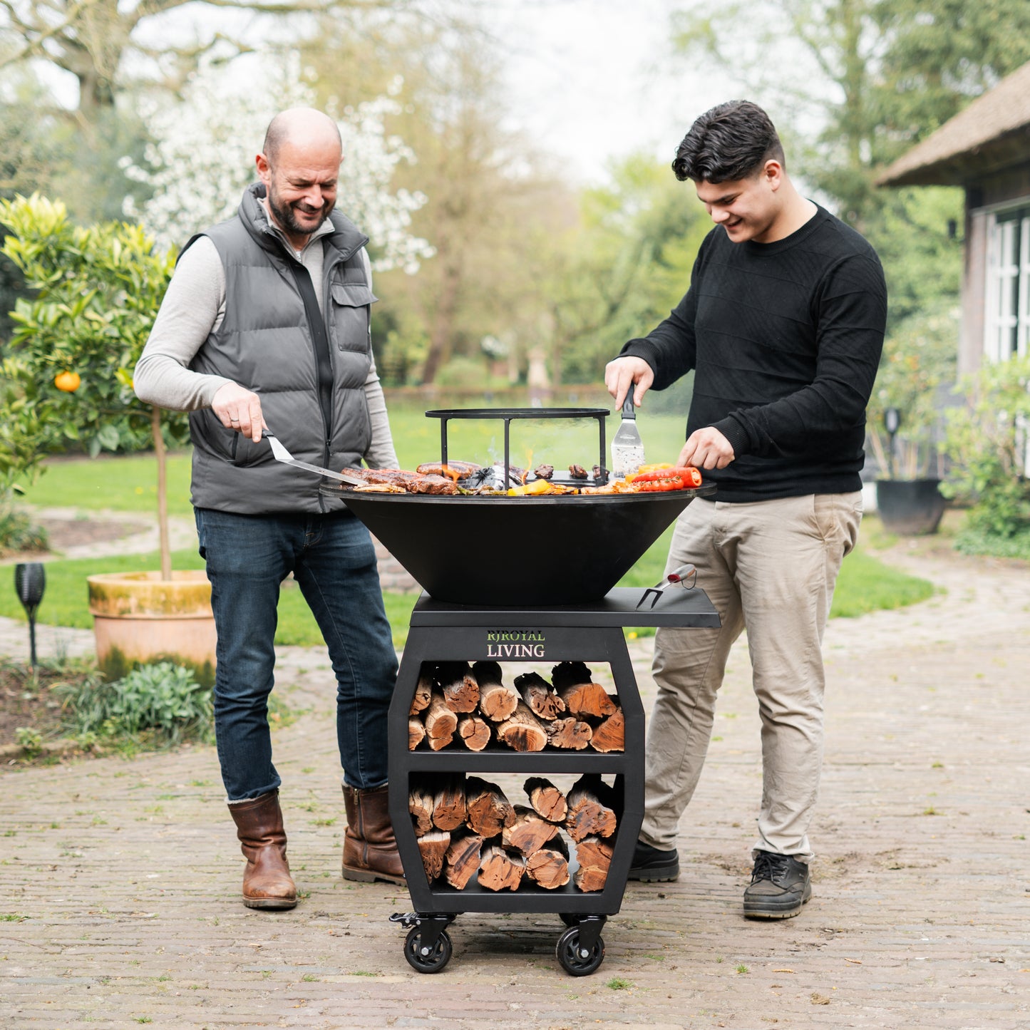 Brasero BBQ Plancha Grill Compañero XXL Blackline - Con tapa y depósito de leña Ø80cm