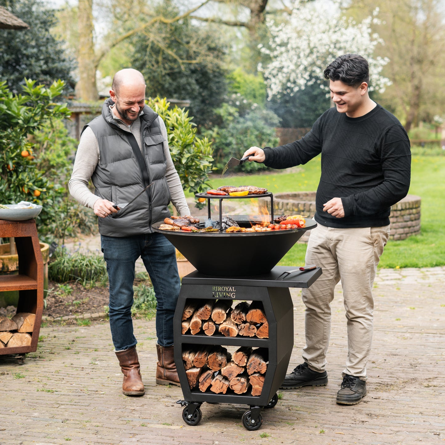 Brasero BBQ Plancha Grill Compañero XXL Blackline - Con tapa y depósito de leña Ø80cm
