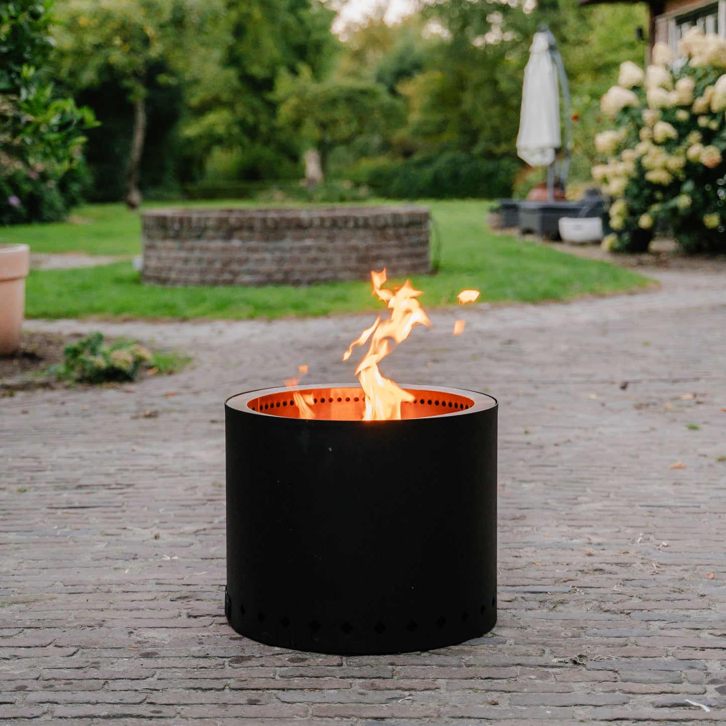 Cesta de fuego y barbacoa Chimenea sin humo | Fuego Lujo Blackline 49Ø
