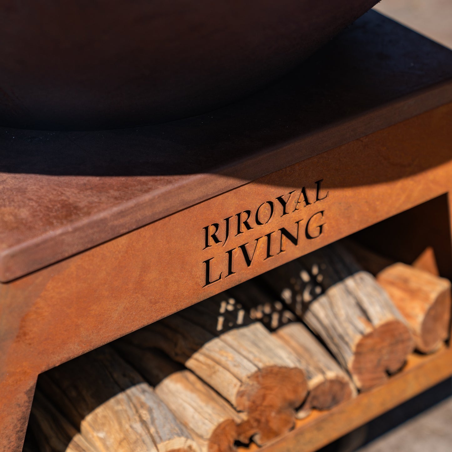 Barbacoa Plancha Grill Brasero de Acero Corten con ruedas grandes y almacén de leña Ø75cm