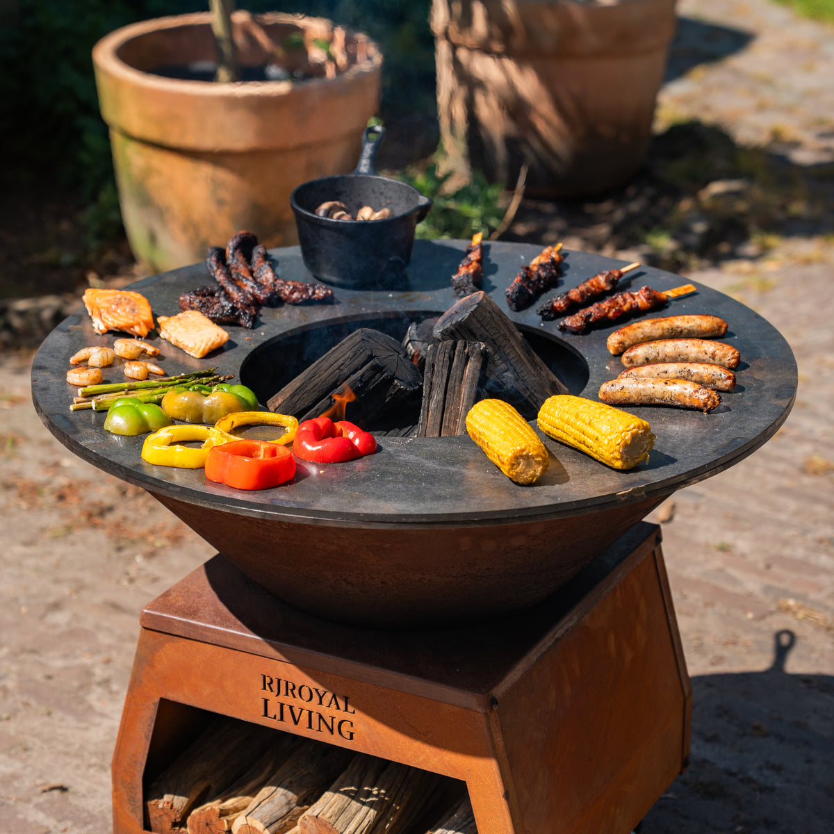 Barbacoa Plancha Grill Brasero de Acero Corten con ruedas grandes, leñero y placa Ø80cm