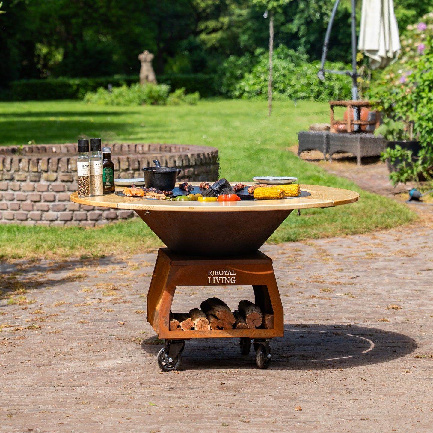 Barbacoa Plancha Grill Brasero Brasero de acero corten con placa de cocción de Ø80cm y Mesa (borde de madera) ruedas grandes, almacenamiento de leña