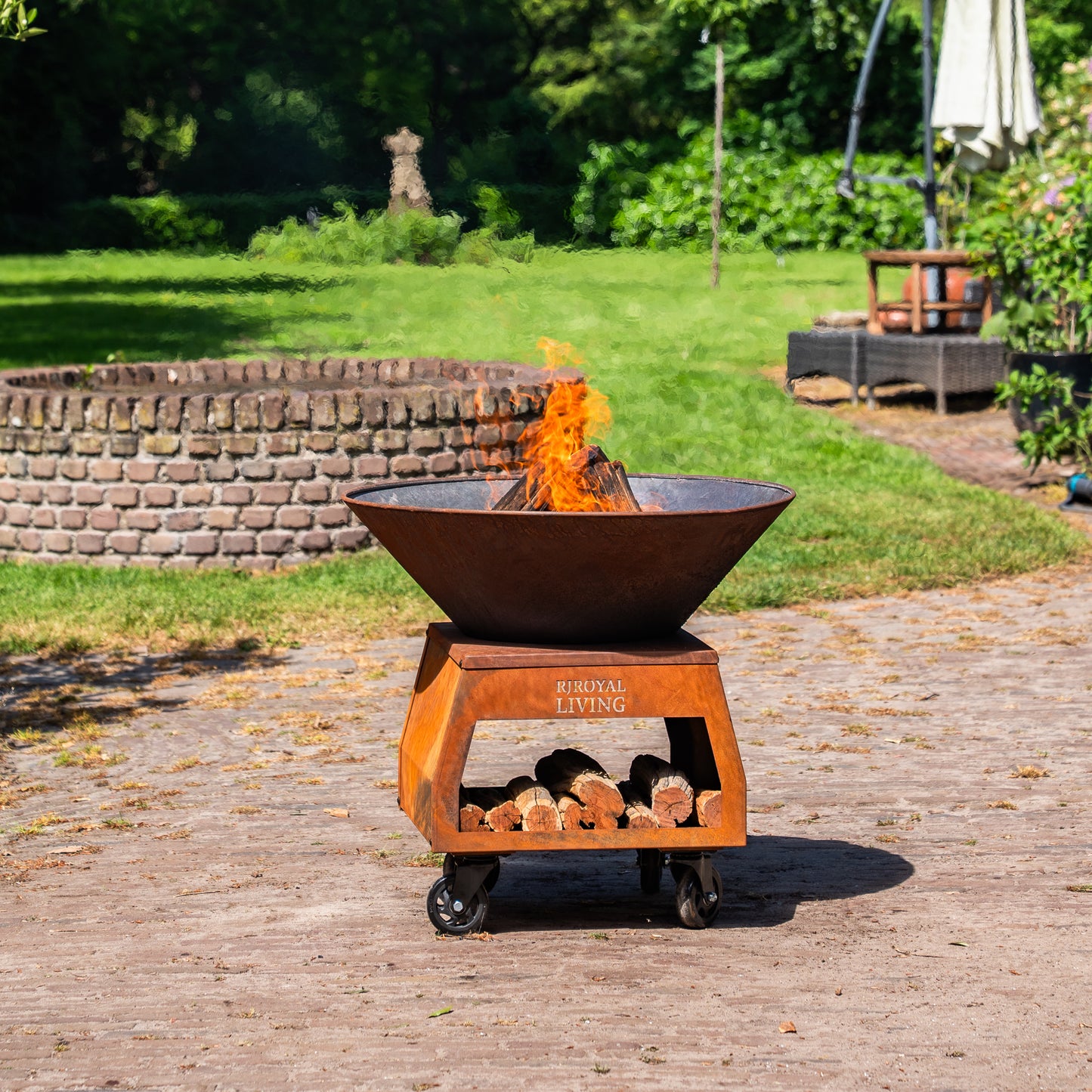 Barbacoa Plancha Grill Brasero de Acero Corten con ruedas grandes y almacén de leña Ø75cm