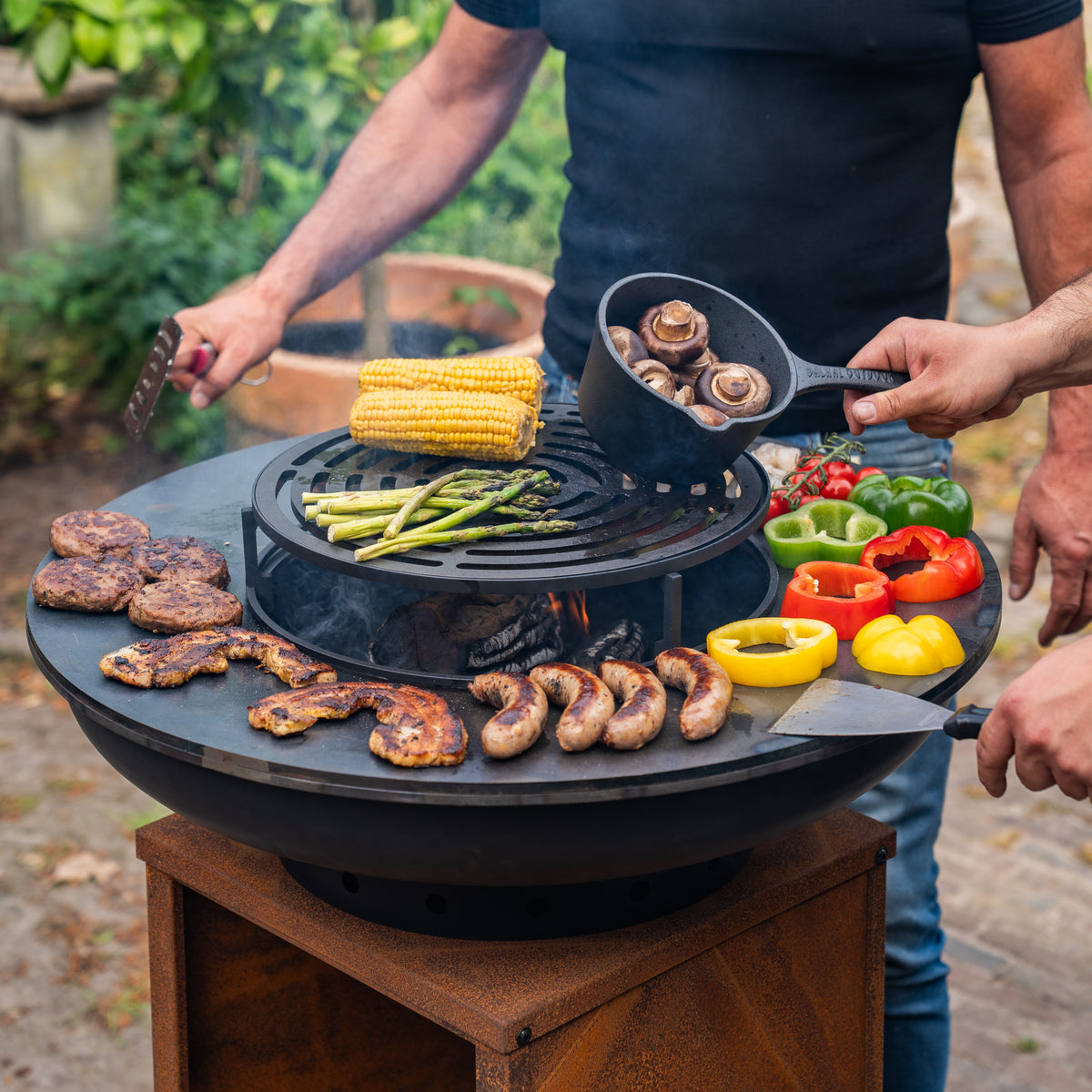 Barbacoa Plancha Grill Blackline Acero Corten 8mm Camarada 2.0 - Con atizador y leñero Ø70cm