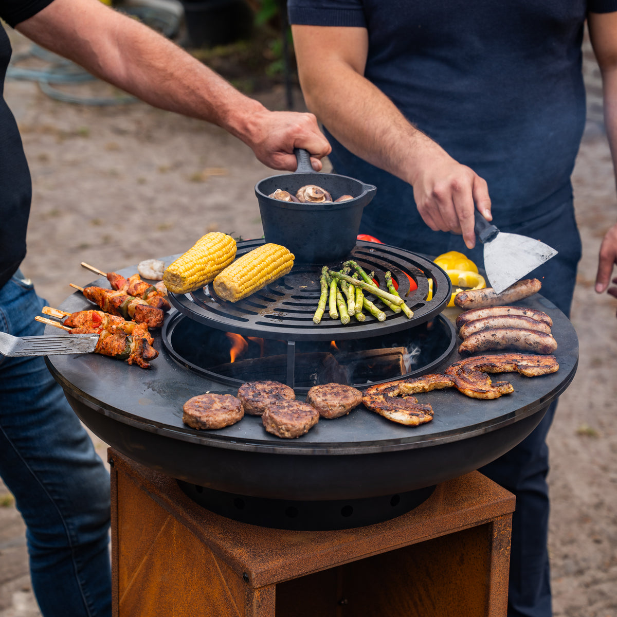 Barbacoa Plancha Grill Blackline Acero Corten 8mm Camarada 2.0 - Con atizador y leñero Ø70cm