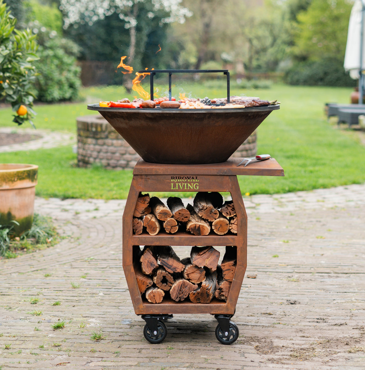 BBQ Plancha Grill Compañero XXL Acero Corten 2.0 - Con atizador y almacén de leña Ø80cm