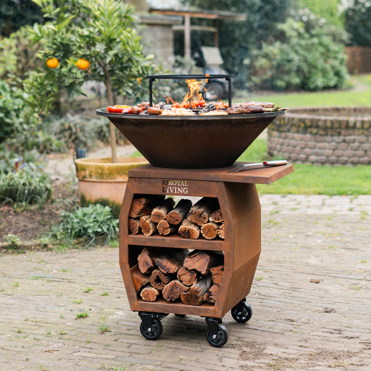 BBQ Plancha Grill Compañero XXL Acero Corten 2.0 - Con atizador y almacén de leña Ø80cm