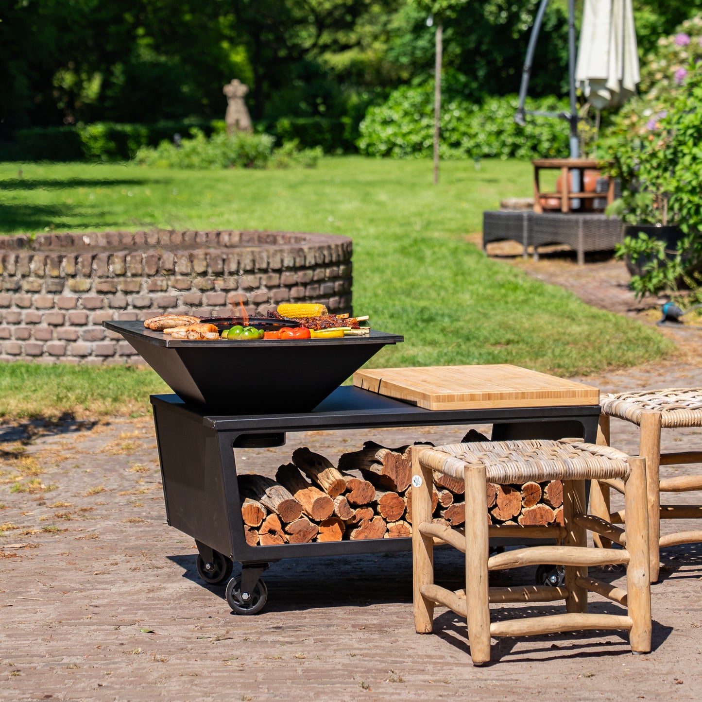 BBQ Plancha Grill Compañía - con funda y leñero 60Ø - Con Tabla de Cortar