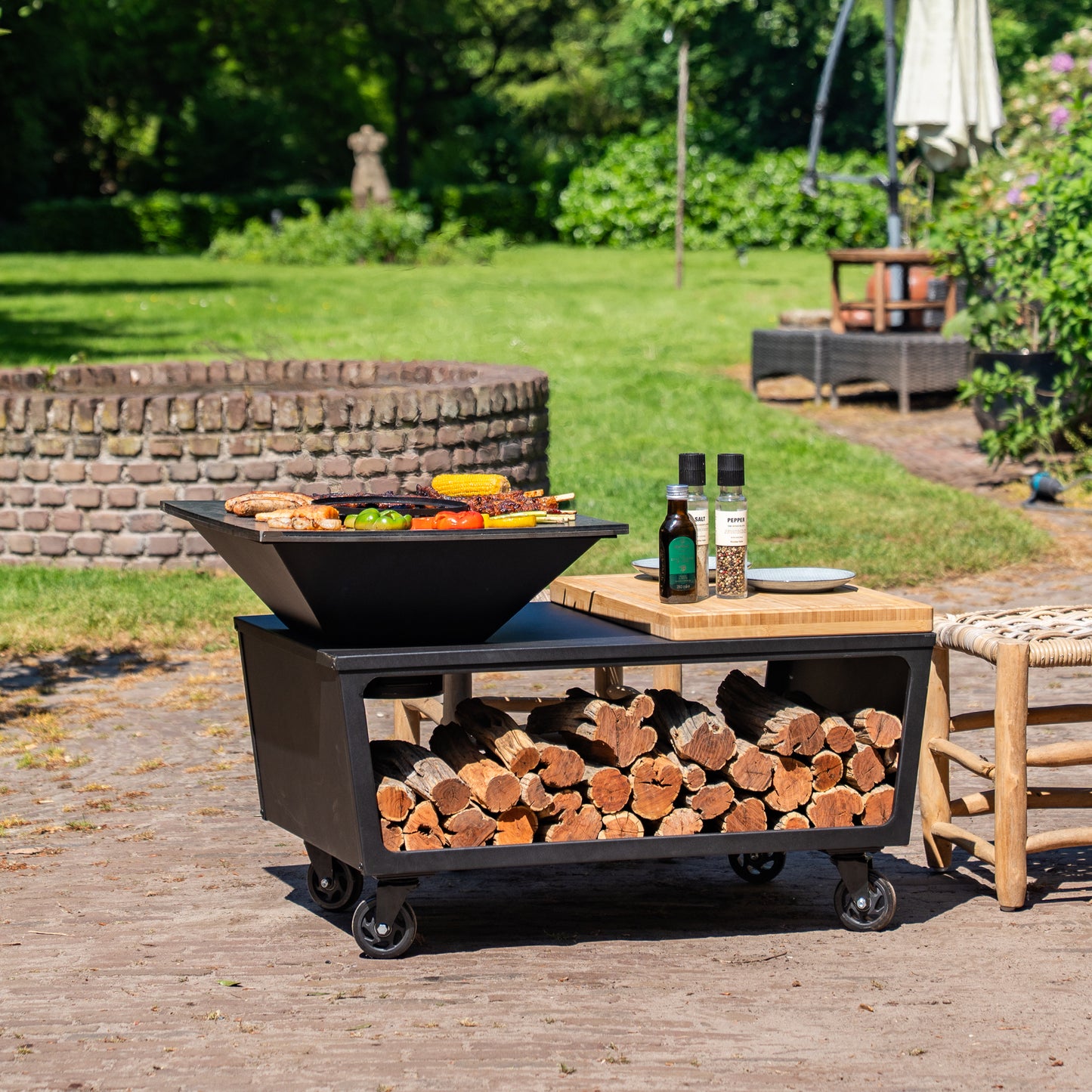 BBQ Plancha Grill Compañía - con funda y leñero 60Ø - Con Tabla de Cortar