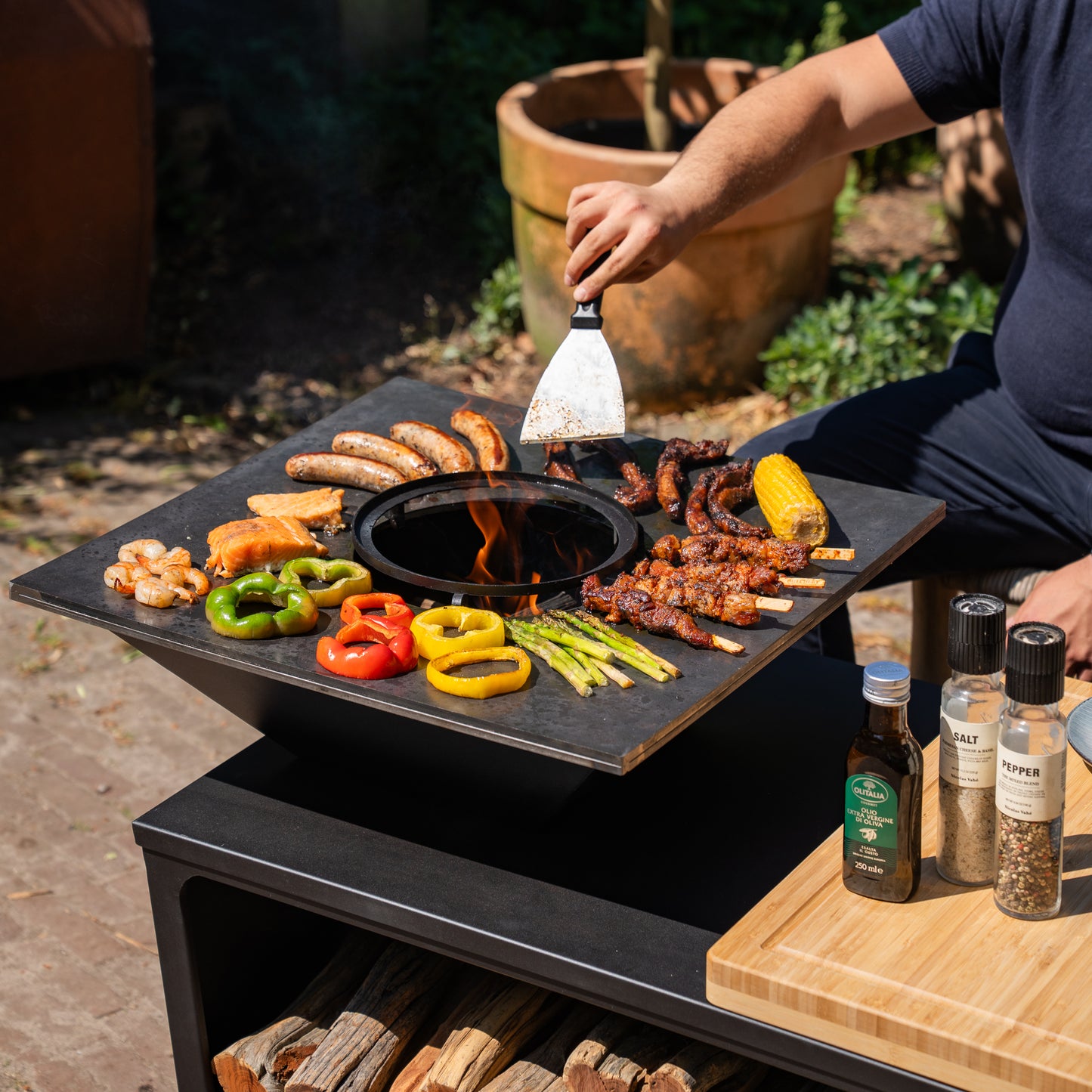 BBQ Plancha Grill Compañía - con funda y leñero 60Ø - Con Tabla de Cortar