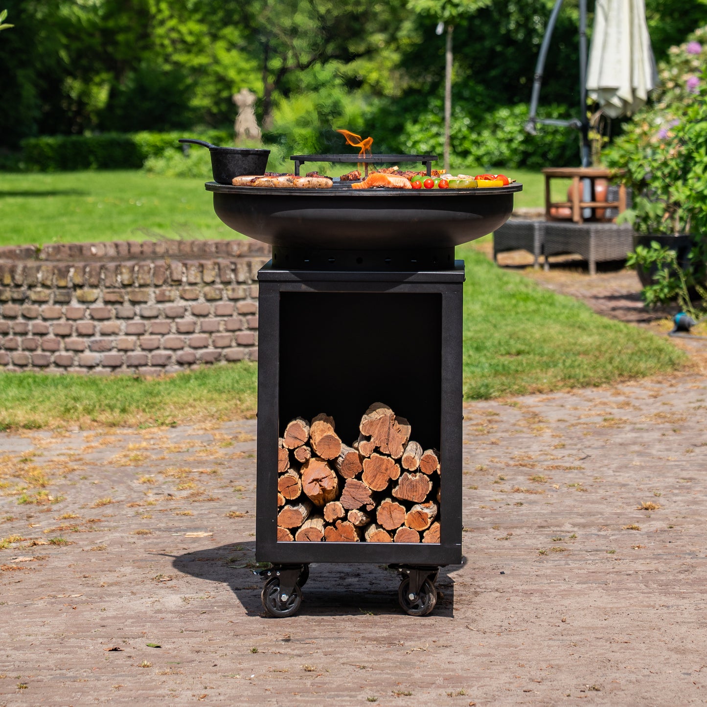 BBQ Plancha Grill Hermano XXL Blackline - Con atizador y leñero Ø80cm 8mm