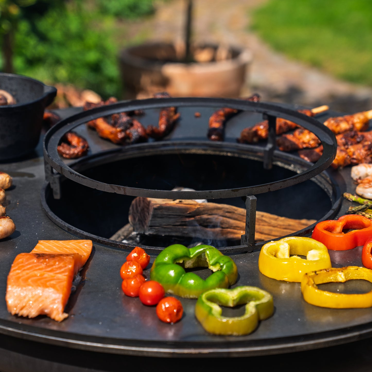 BBQ Plancha Grill Hermano XXL Blackline - Con atizador y leñero Ø80cm 8mm