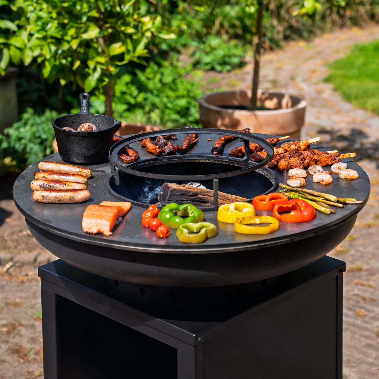 BBQ Plancha Grill Hermano XXL Blackline - Con atizador y leñero Ø80cm 8mm