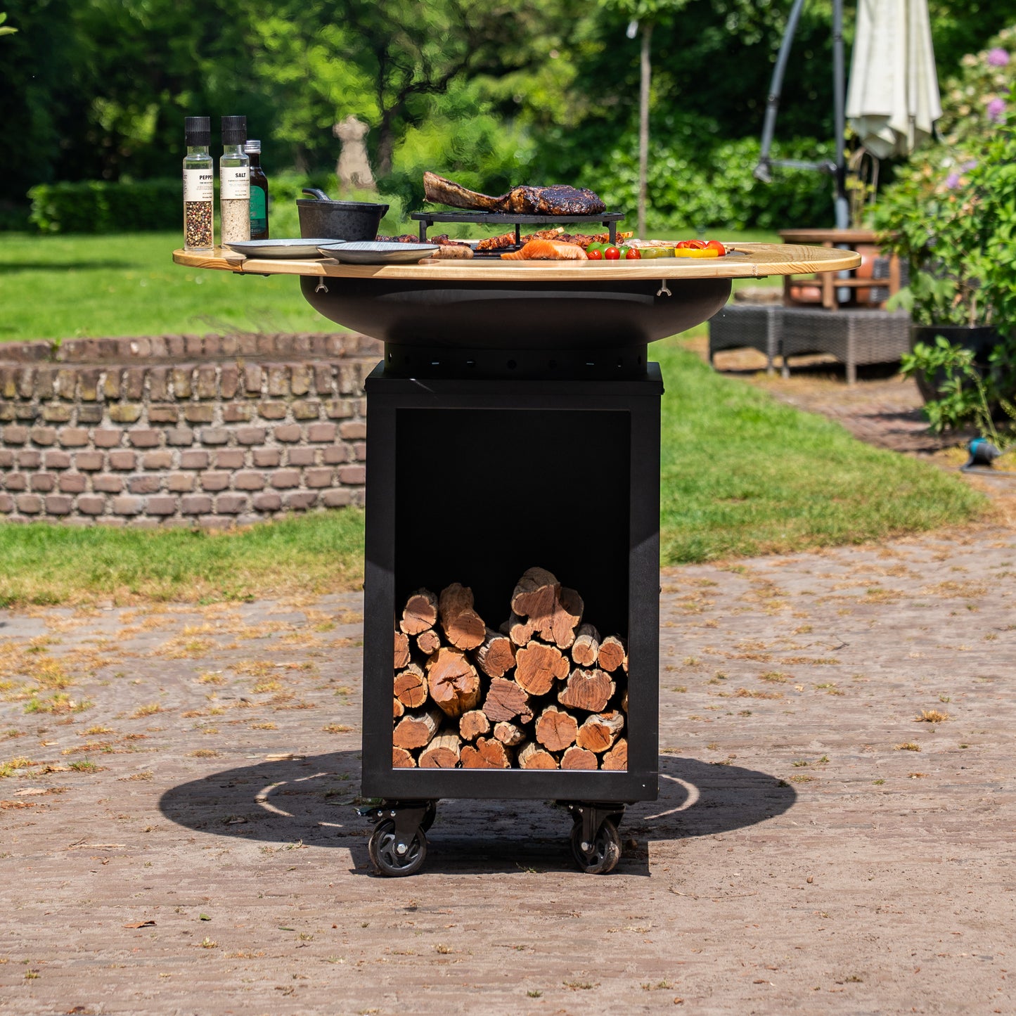 BBQ Plancha Grill Hermano XXL Blackline - Ø80cm 8mm Con Borde de Madera Mesa