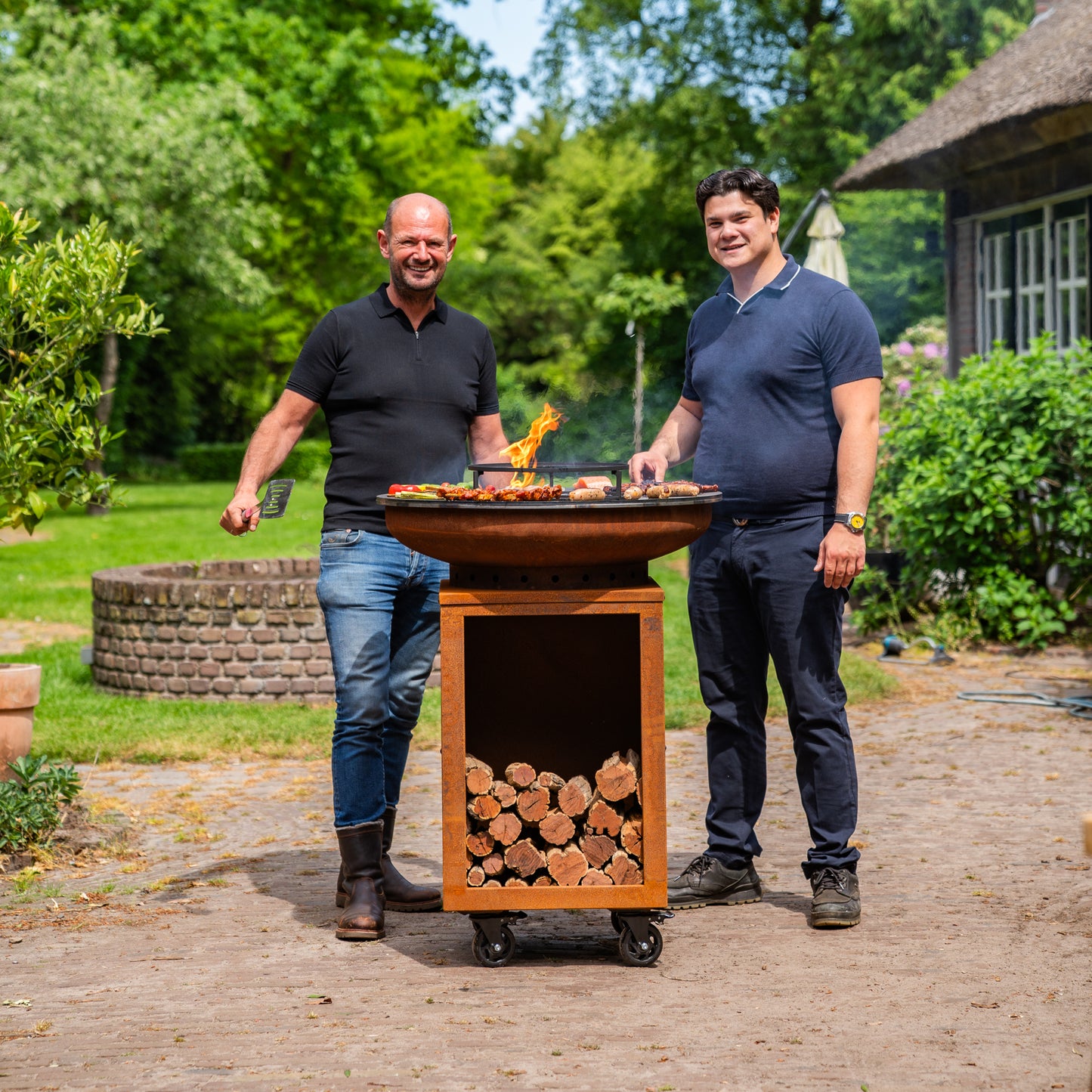 Barbacoa Plancha Hermano XXL Acero Corten - Con atizador y leñero Ø80cm 8mm