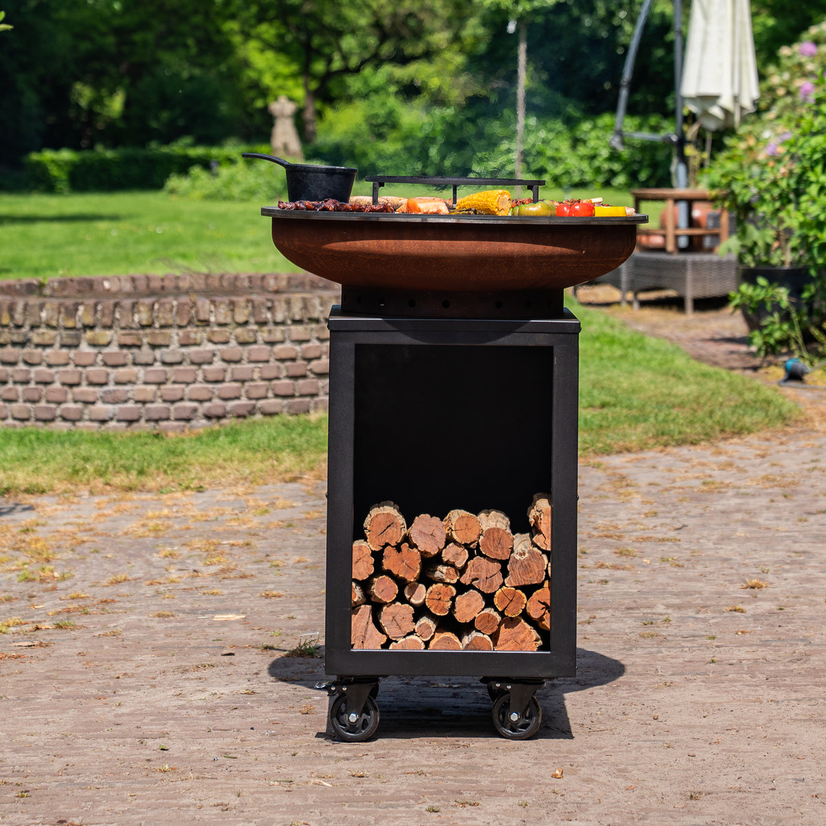 Barbacoa Plancha Grill Hermano XXL Acero Corten Blackline - Con atizador y leñero Ø80cm 8mm
