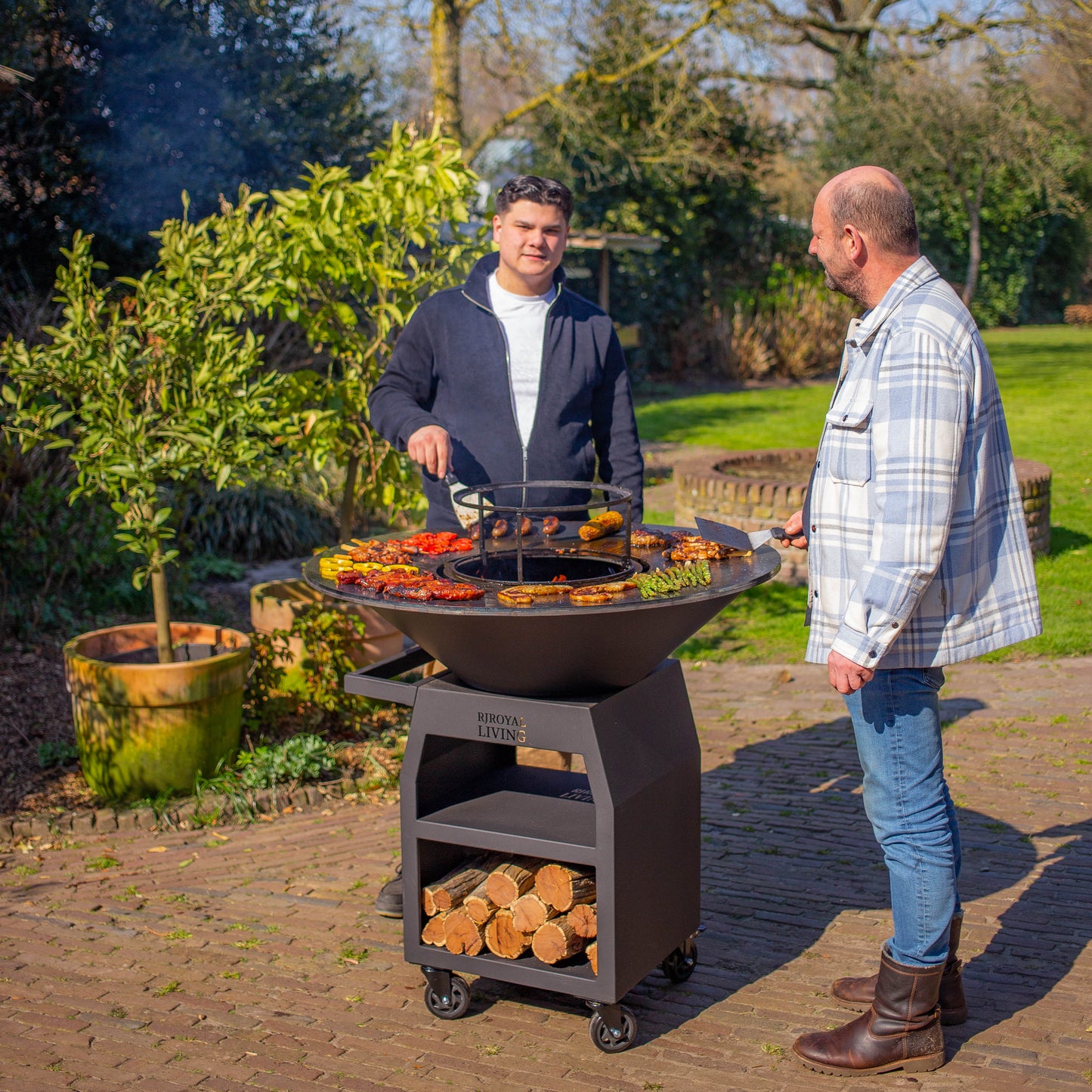 Barbacoa Plancha Grill Maestro XXXL Ø100cm Blackline - Con Ruedas Grandes y Almacenamiento de Leña