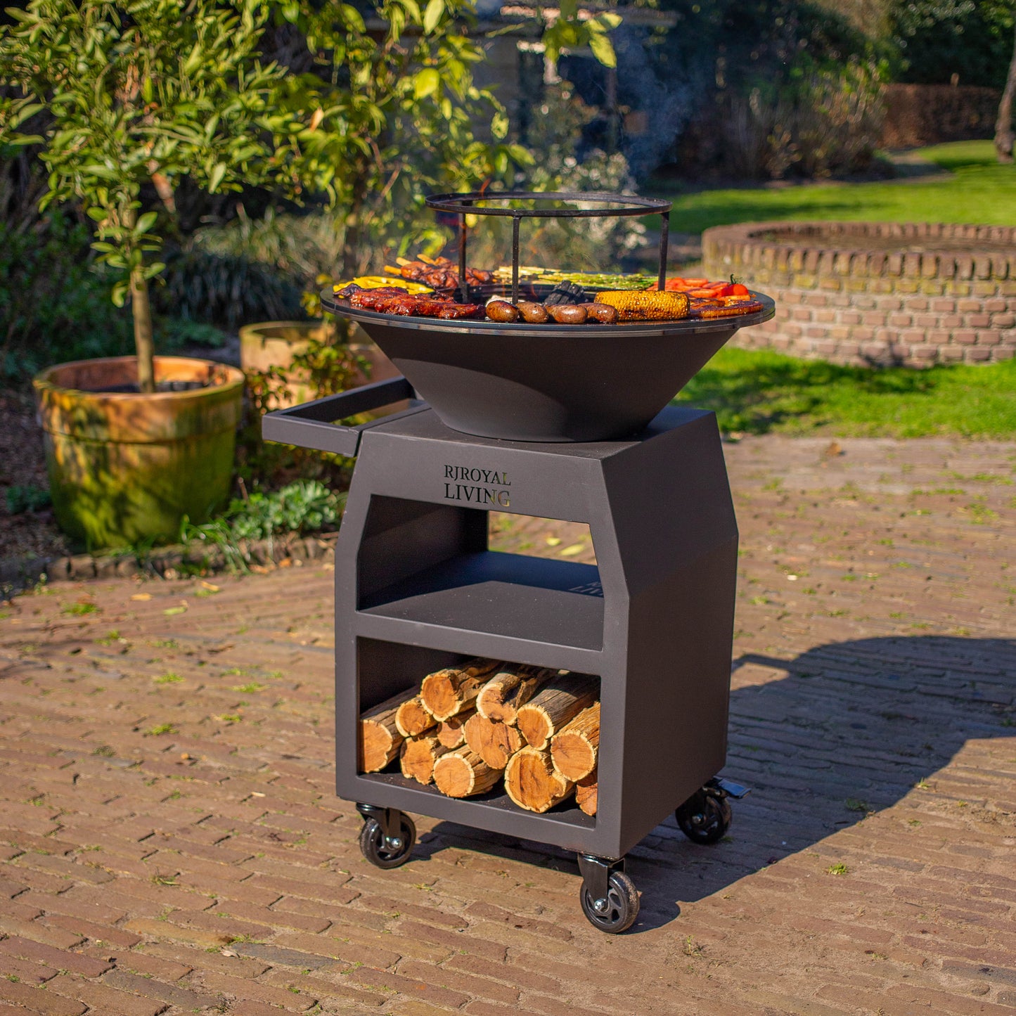 BBQ Plancha Grill Maestro Ø70cm Blackline - Con ruedas grandes y almacén de leña