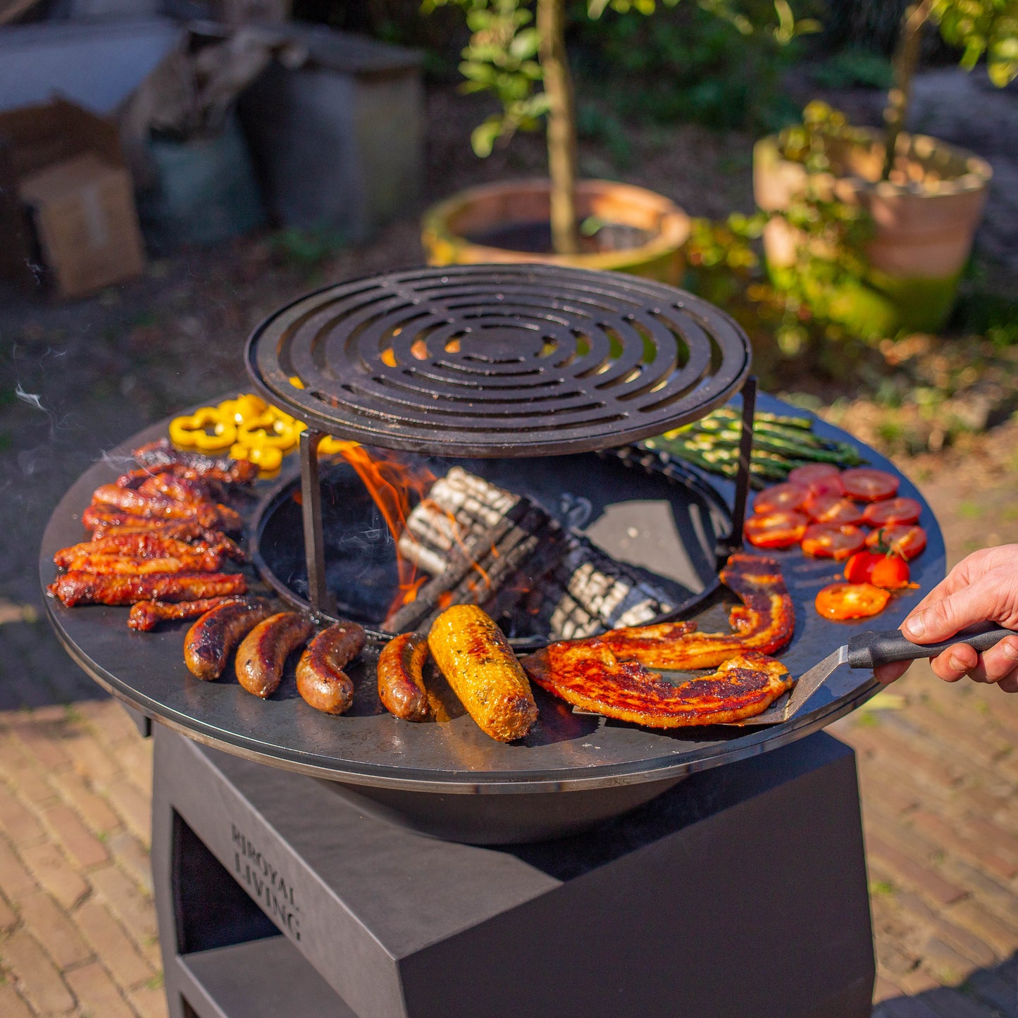 BBQ Plancha Grill Maestro Ø70cm Blackline - Con ruedas grandes y almacén de leña