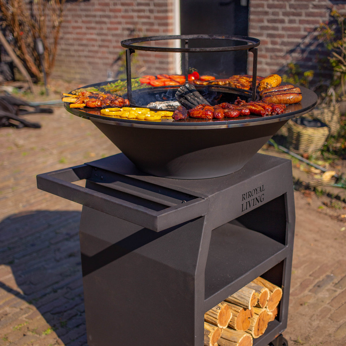 BBQ Plancha Grill Maestro Ø70cm Blackline - Con ruedas grandes y almacén de leña