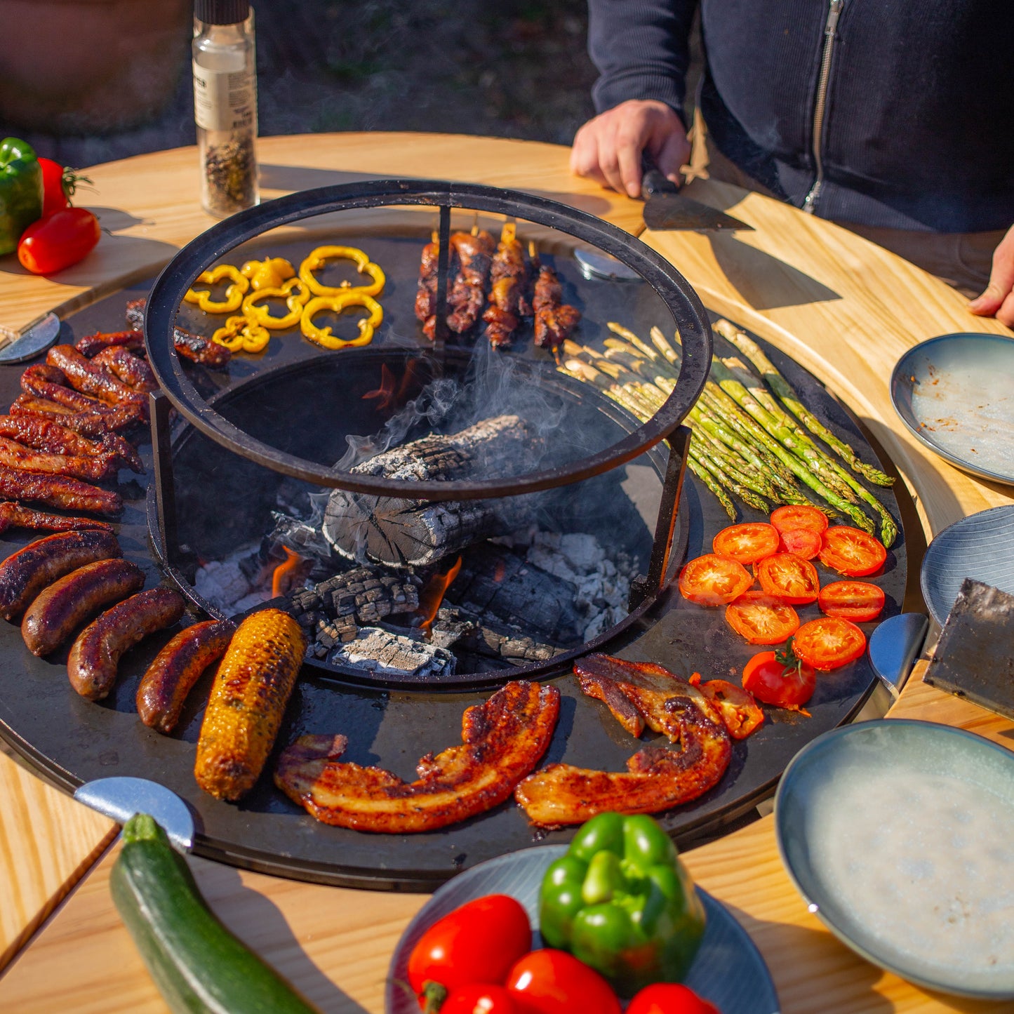 Barbacoa Plancha Grill Maestro Ø70cm Blackline - Con Marco de Madera Plancha Mesa