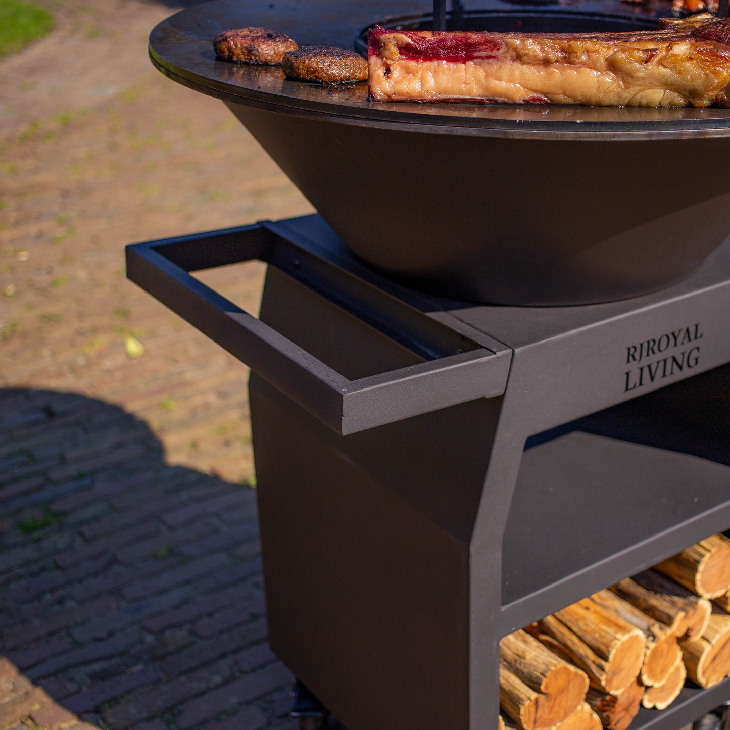 Barbacoa Plancha Grill Maestro XXL Ø80cm Blackline - Con atizador y almacén de leña