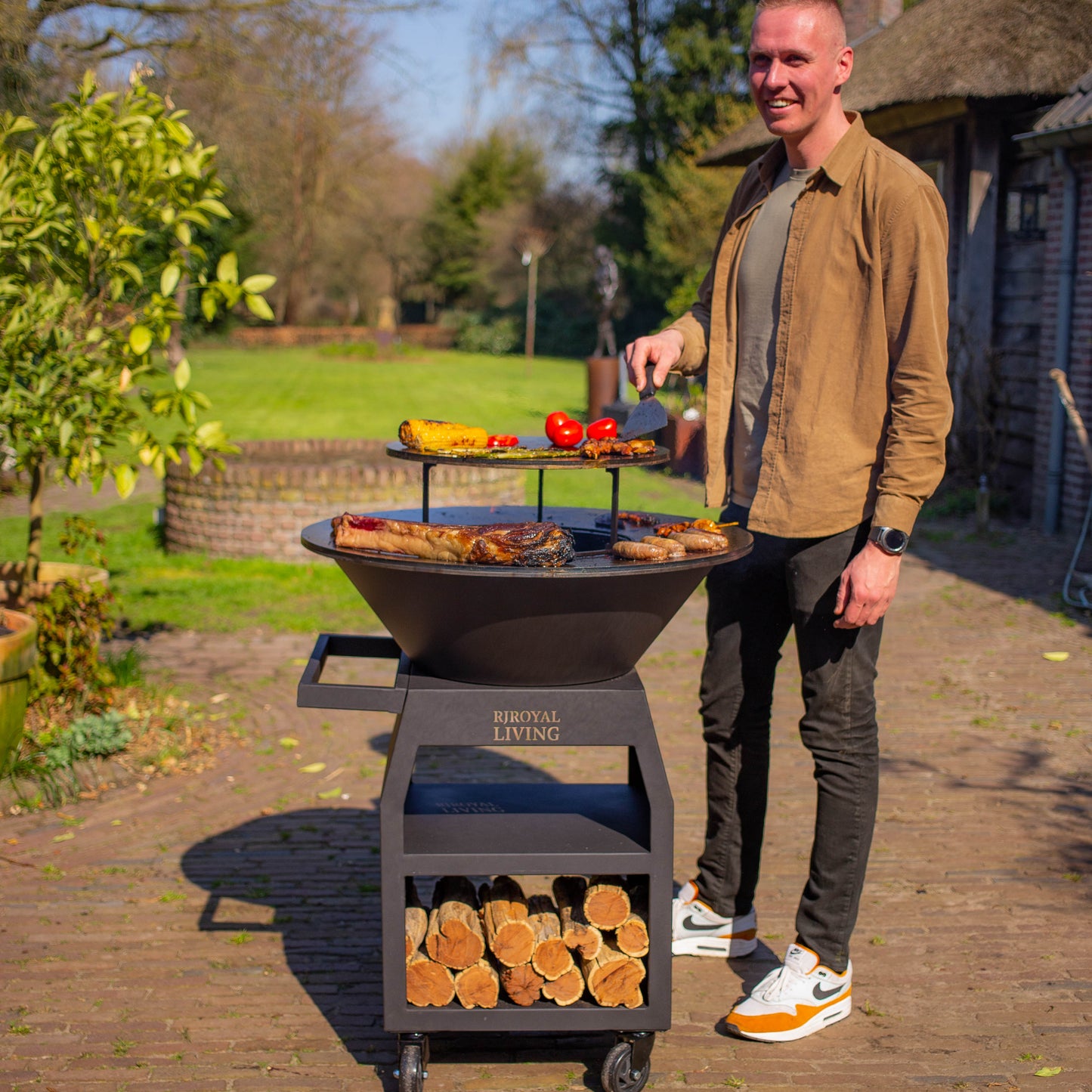 Barbacoa Plancha Grill Maestro XXL Ø80cm Blackline - Con atizador y almacén de leña