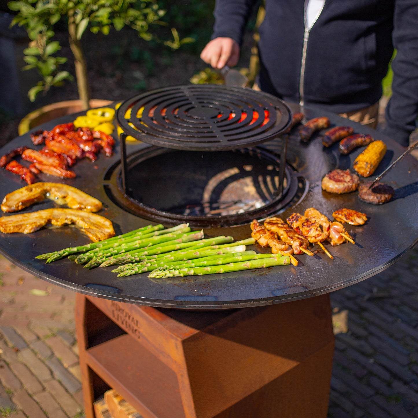 Barbacoa Plancha Grill Maestro XXXL Ø100cm Acero Corten - Con ruedas grandes y almacén de leña