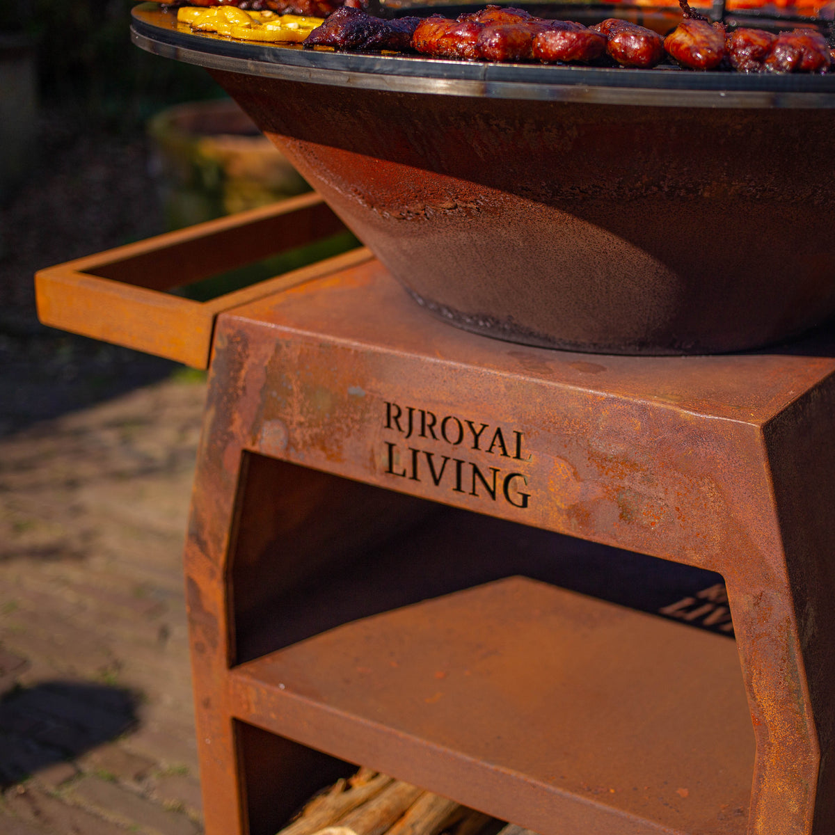 BBQ Plancha Grill Maestro Ø70cm Acero Corten - Con ruedas grandes y almacenamiento de leña