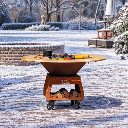RJRoyal Living Brasero Corten met Mesa in besneeuwde tuin