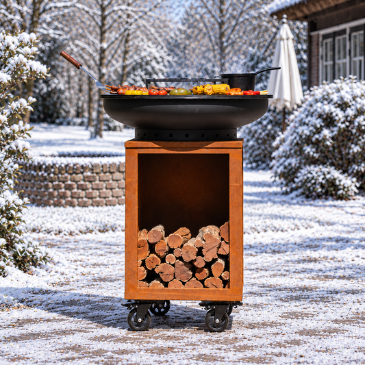 RJRoyal Living Hermano XXL 80 cm met zwarte vuurschaal en Corten onderstel in besneeuwde tuin