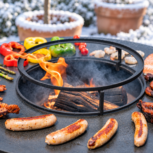 RJRoyal Living lage wokring boven het vuur in een wintertuin