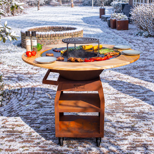 RJRoyal Living Maestro Smokeless XXL 80 Cortenstaal met Mesa in besneeuwde tuin